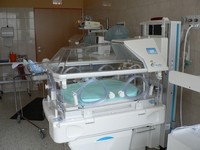novorozenecký box s inkubátorem