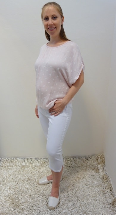 Těhotenské oblečení - tříčtvrteční kalhoty s halenkou